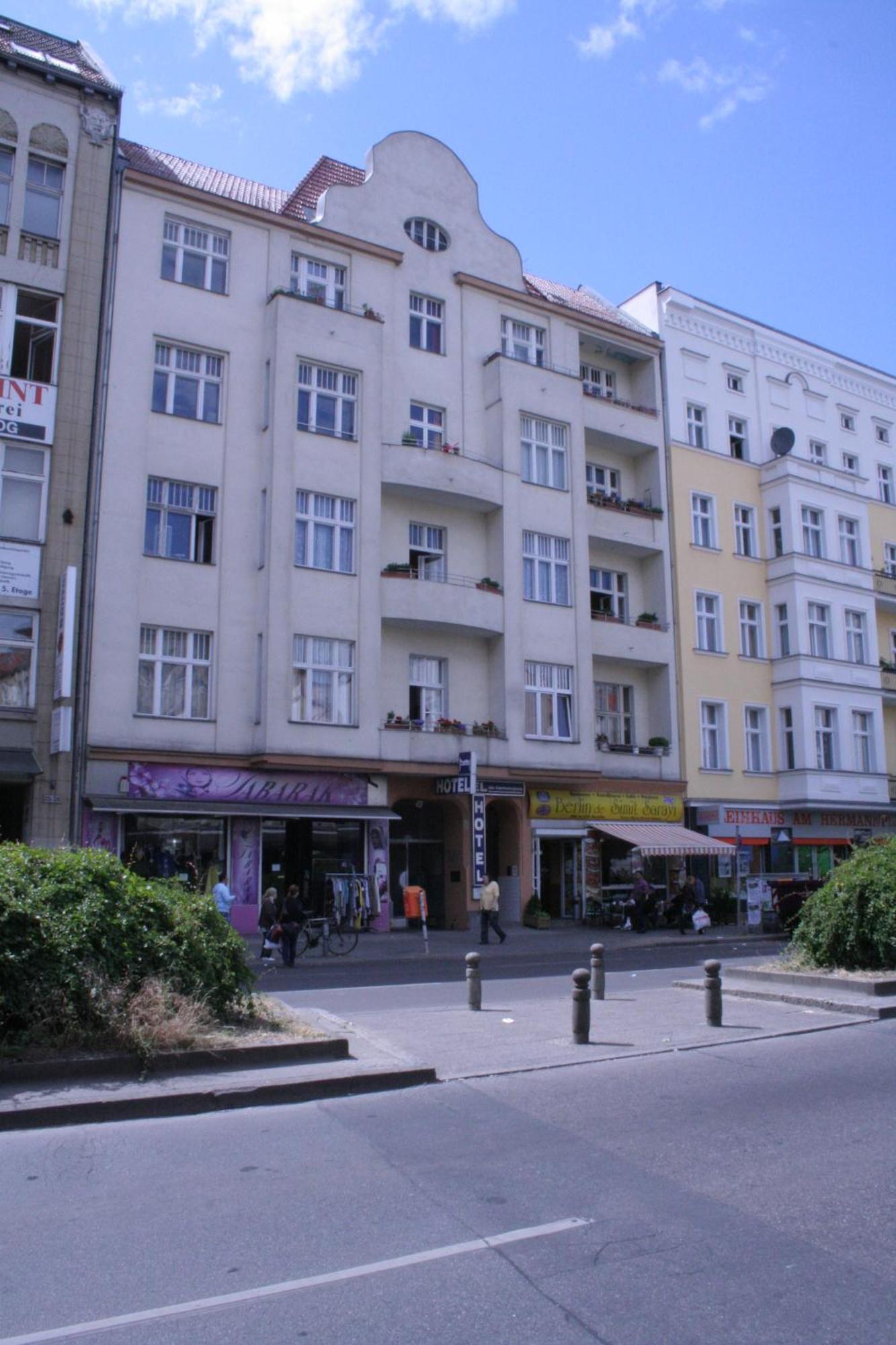 Hotel Am Hermannplatz Berlim Exterior foto