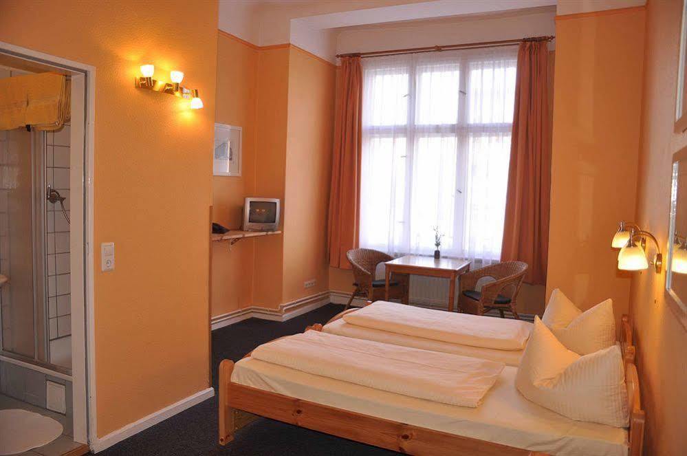 Hotel Am Hermannplatz Berlim Exterior foto