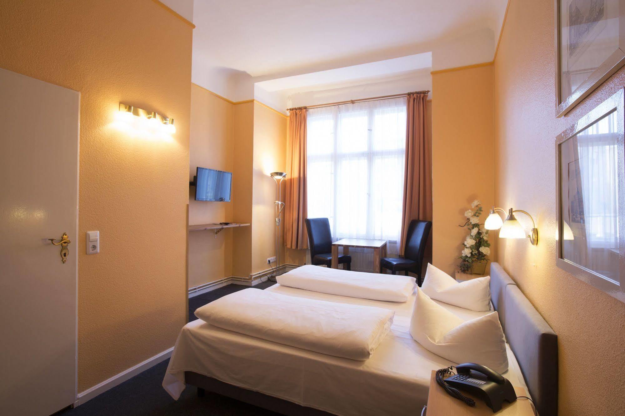 Hotel Am Hermannplatz Berlim Exterior foto